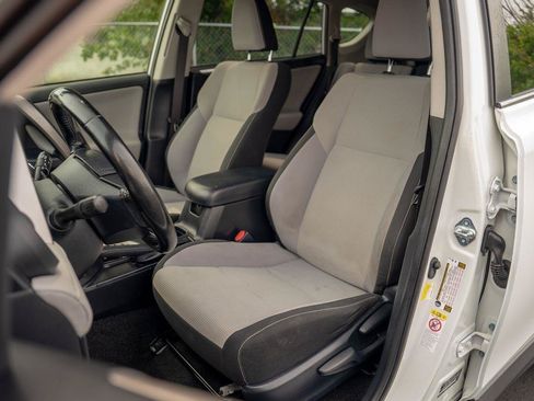 Used 2018 Toyota RAV4 XLE FWD image 12