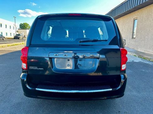 Used 2016 Dodge Grand Caravan image 5