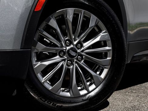 Used 2025 Cadillac XT4 Premium Luxury image 10