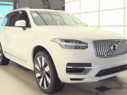 Used 2024 Volvo XC90 T8 Plus w/ Protection Package Premier AWD/4WD image 4