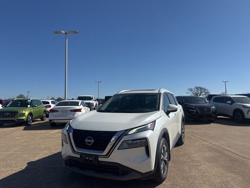 Certified 2023 Nissan Rogue SV w/ SV Premium B Package image 6