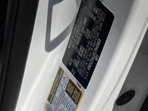 Used 2025 Kia Soul LX w/ LX Technology Package FWD image 30