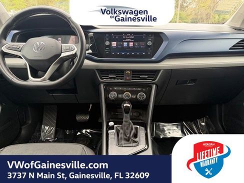 Certified 2024 Volkswagen Taos SE image 13