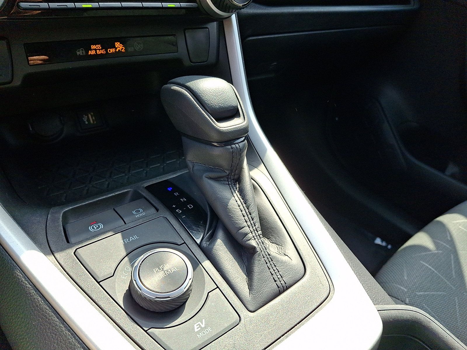 Used 2024 Toyota RAV4 XLE w/ Convenience Package AWD/4WD image 15