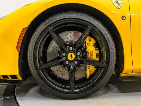 Used 2021 Ferrari F8 Tributo image 13