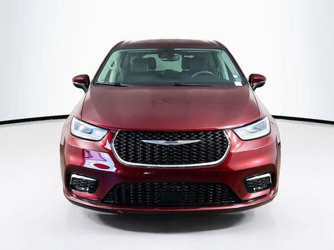 Used 2023 Chrysler Pacifica Touring-L FWD image 6