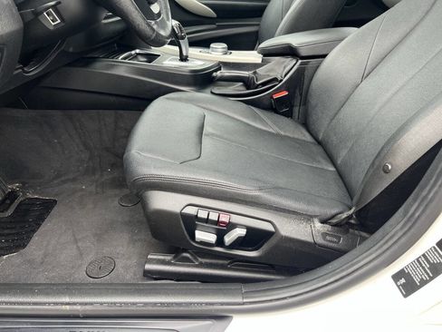 Used 2018 BMW 320i xDrive Sedan w/ Convenience Package AWD/4WD image 29