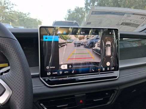 New 2026 Volkswagen Tiguan SE R-Line FWD image 11