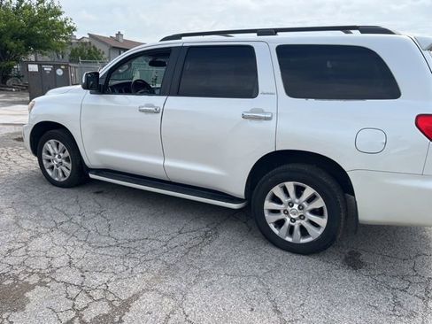 Used 2016 Toyota Sequoia Platinum RWD image 3