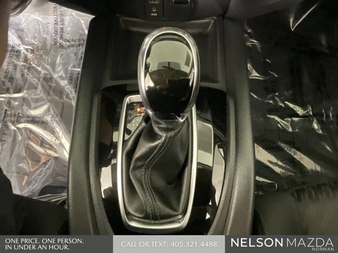 Used 2017 Nissan Rogue SV FWD image 37