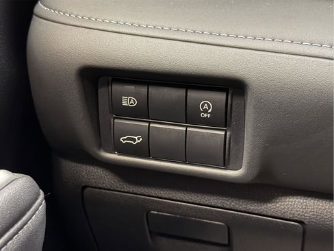 Used 2023 Toyota Highlander XLE AWD/4WD image 42
