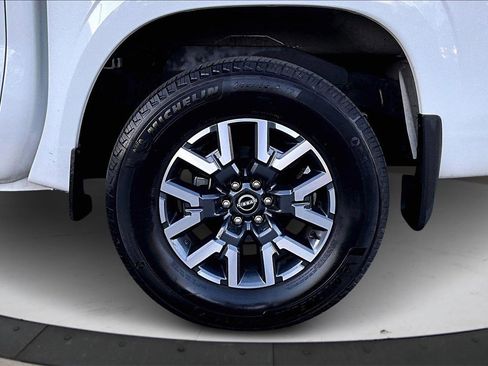 Used 2024 Nissan Frontier SL w/ Technology Package image 33