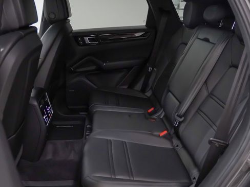 Certified 2023 Porsche Cayenne image 18