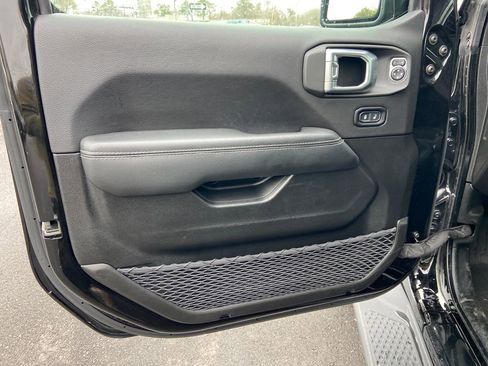 Used 2022 Jeep Gladiator Overland w/ Popular Equipment Package image 24