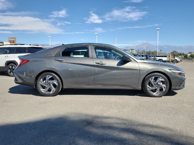Used 2025 Hyundai Elantra Sport FWD image 33