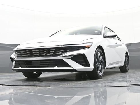 Certified 2024 Hyundai Elantra SEL w/ Convenience Package image 47