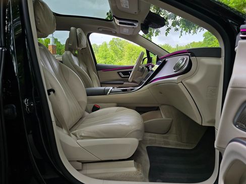 Used 2023 Mercedes-Benz EQS 450+ SUV image 19