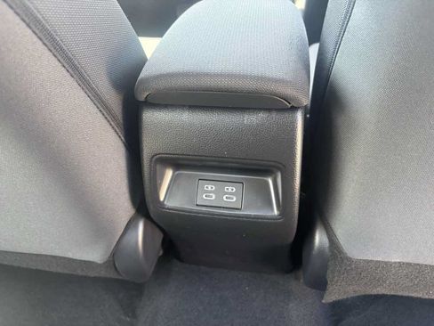 Used 2025 Toyota Corolla LE FWD image 12