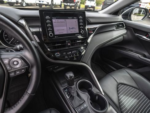 Used 2024 Toyota Camry SE FWD image 17