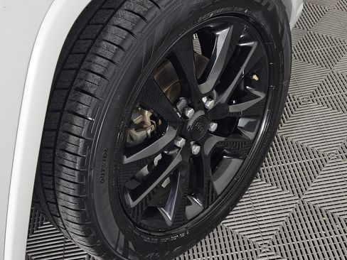 Used 2020 Jeep Grand Cherokee Altitude RWD image 4