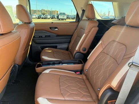 New 2026 Nissan Pathfinder Platinum image 17