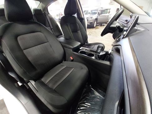 Used 2024 Nissan Altima 2.5 SV AWD/4WD image 10