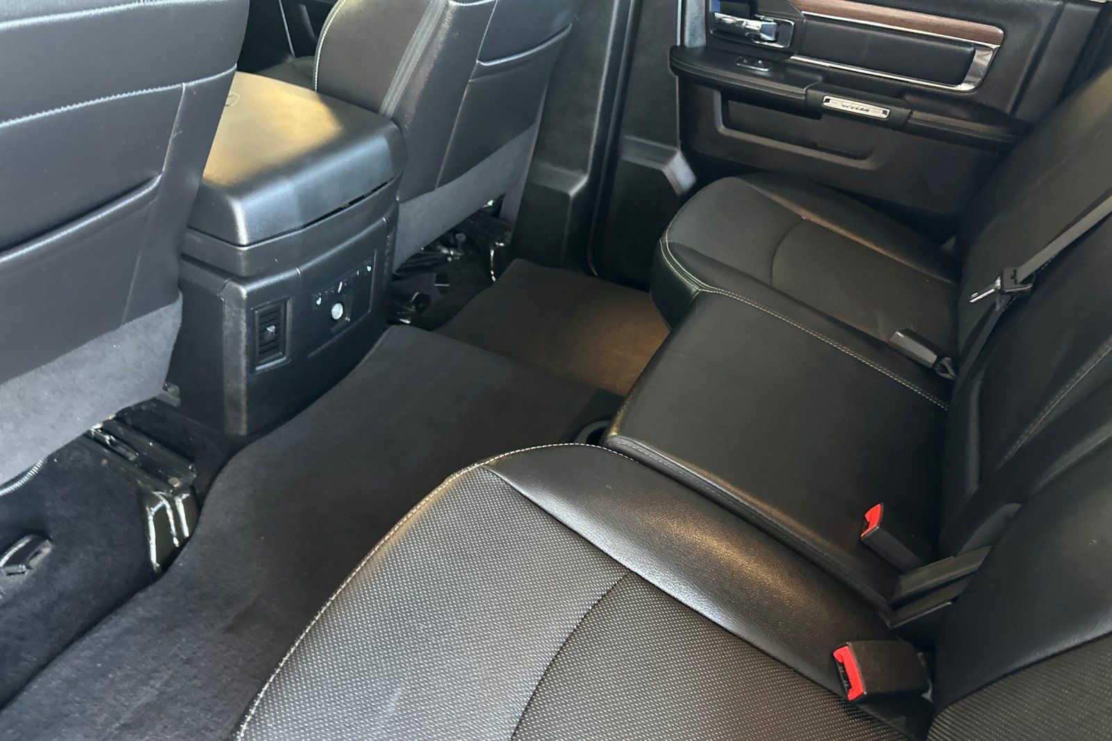 Used 2017 RAM 1500 Laramie w/ Convenience Group AWD/4WD image 12