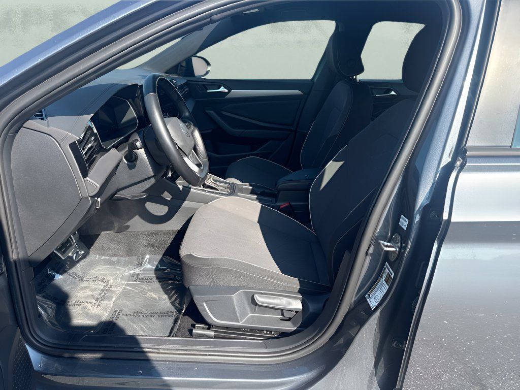 Used 2025 Volkswagen Jetta Sport FWD image 9