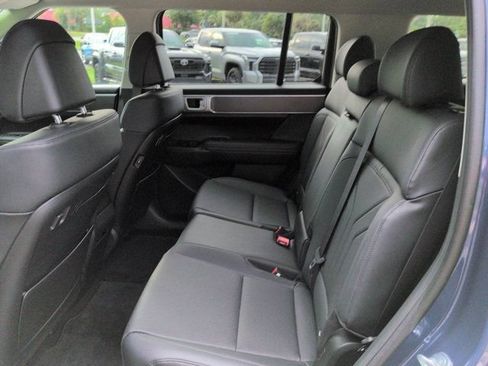 Used 2025 Hyundai Santa Fe SEL FWD image 13