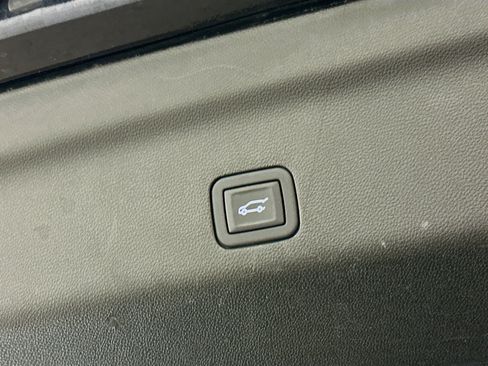 Used 2024 Chevrolet Suburban LT image 32