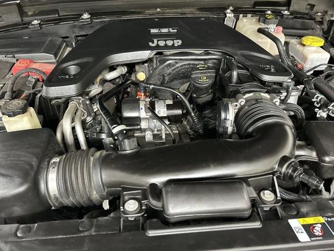 Used 2021 Jeep Wrangler Sport AWD/4WD image 23