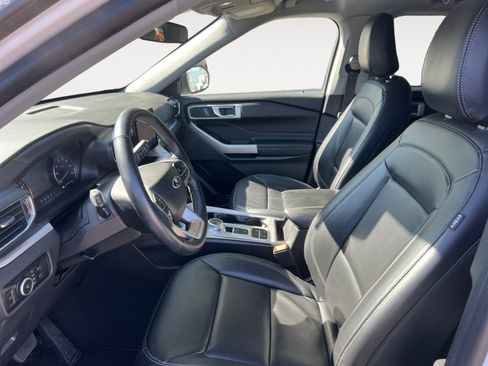 Used 2023 Ford Explorer XLT w/ Equipment Group 202A image 9