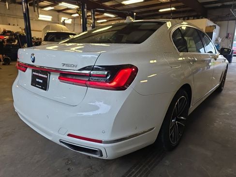 Used 2022 BMW 750i xDrive AWD/4WD image 3