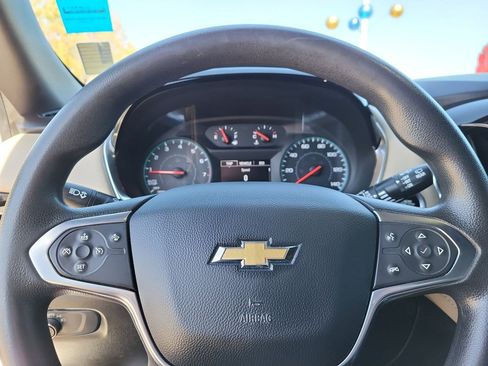 Used 2023 Chevrolet Traverse LS image 18