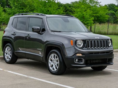 Used 2018 Jeep Renegade Latitude FWD image 10