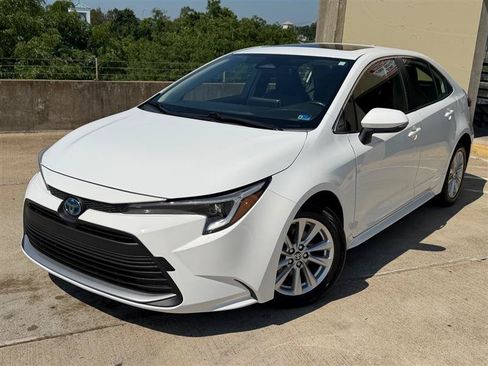 Used 2024 Toyota Corolla XLE FWD image 2