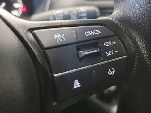 Certified 2026 Honda HR-V LX image 33