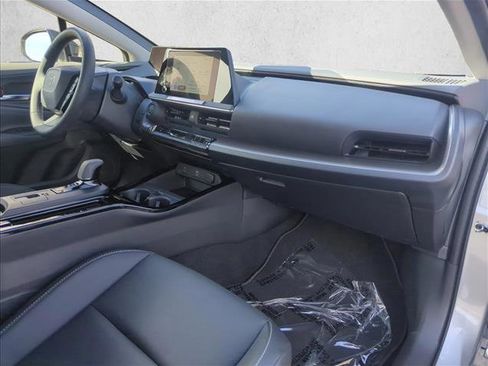 Used 2025 Toyota Prius XLE image 26