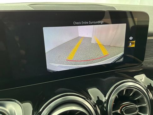Used 2023 Mercedes-Benz GLB 250 image 19