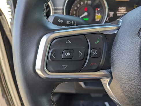 Used 2022 Jeep Wrangler Unlimited Sahara image 32