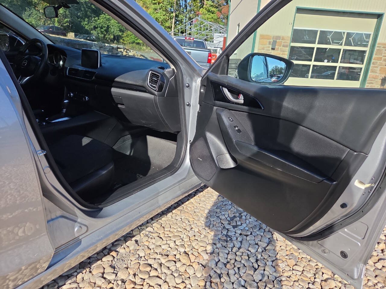 Used 2014 MAZDA MAZDA3 i Touring w/ Technology Package FWD image 19