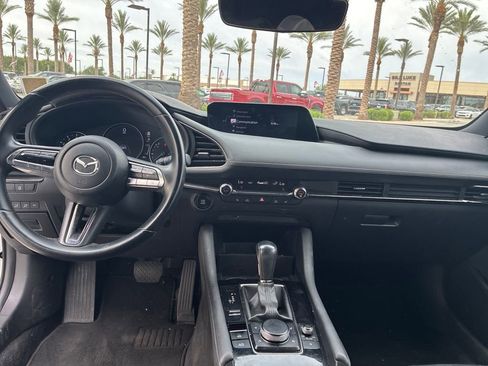 Used 2019 MAZDA MAZDA3 Hatchback w/ Preferred Package FWD image 10