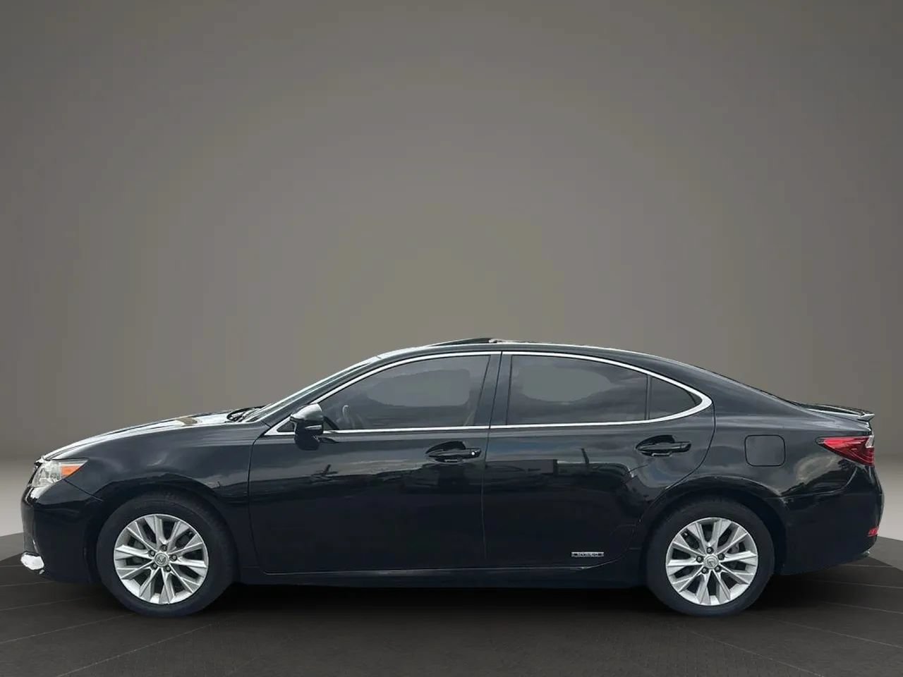 Used 2013 Lexus ES 300h w/ Luxury Pkg FWD image 4