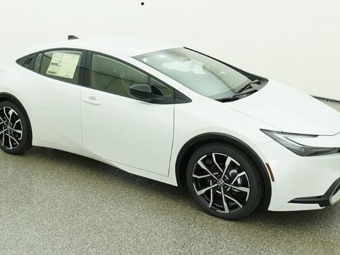 New 2026 Toyota Prius Plug-In Hybrid FWD image 12