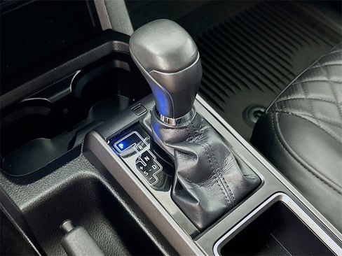 Used 2022 Toyota Tacoma TRD Off-Road image 30