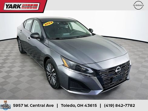 Used 2024 Nissan Altima 2.5 SV FWD image 1