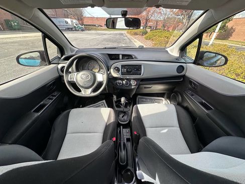 Used 2014 Toyota Yaris L image 9