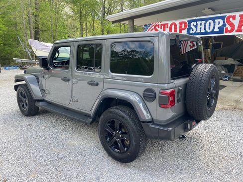 Used 2021 Jeep Wrangler Unlimited Sahara image 3