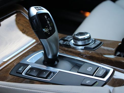 Used 2011 BMW 550i Sedan image 28