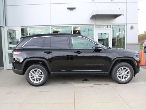 New 2025 Jeep Grand Cherokee Laredo X w/ Luxury Tech Group I image 3